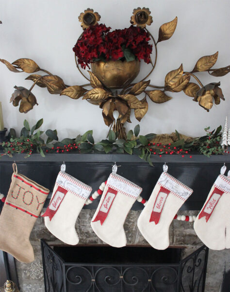 farmhouse-Christmas-mantel-stockings