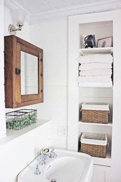 baskets-in-cubby-holes-bathroom
