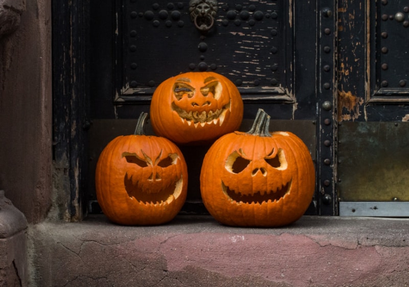 pumpkins-on-porch