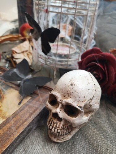 Halloween-skull-decoration-for-table