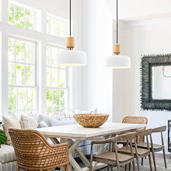 modern-pendant-lights-over-the-kitchen-table