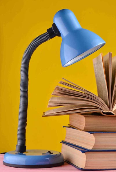 blue-lamp-on-books-cozy-ideas-lighitng-up-reading-nook